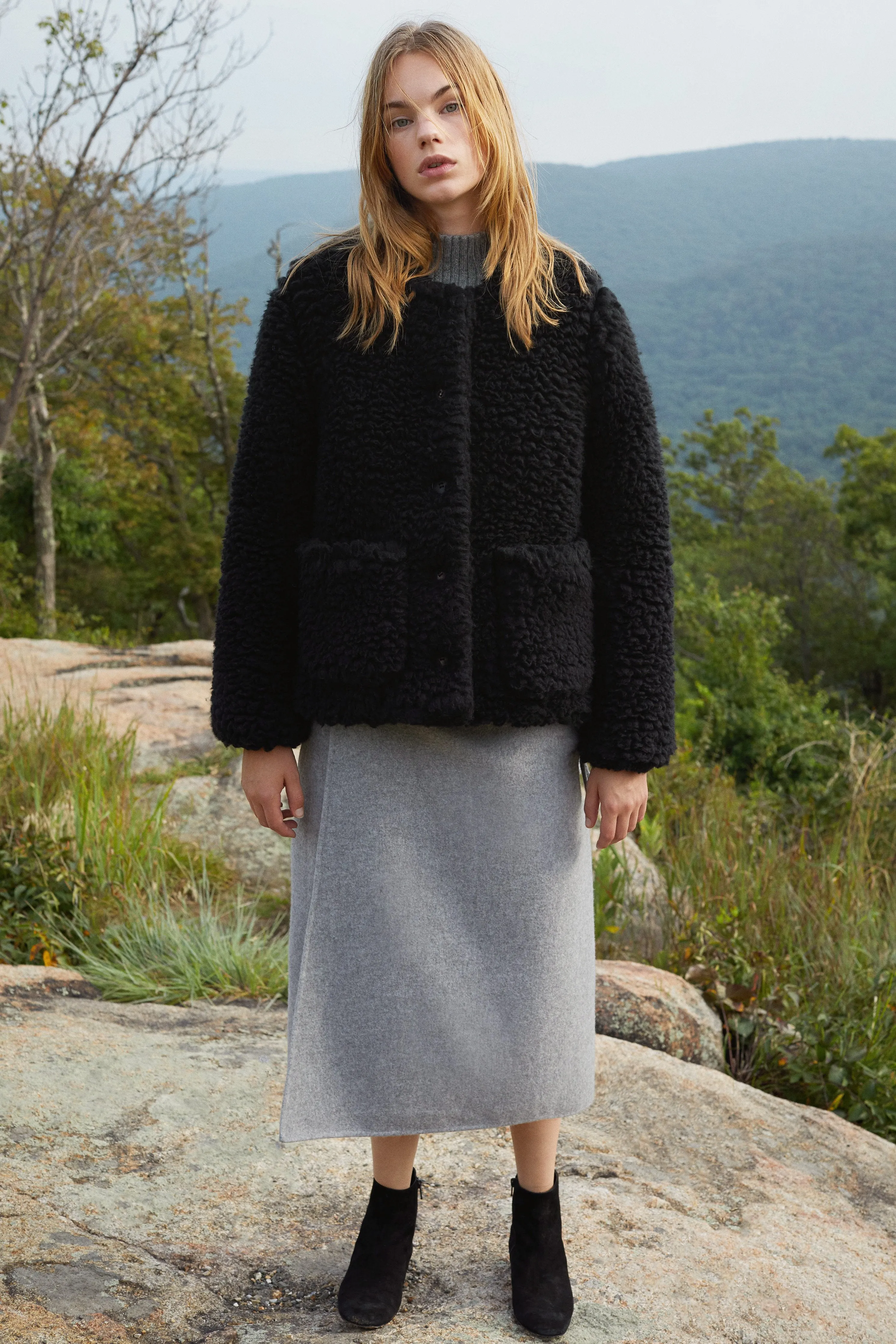 Furry Cashmere Short Jacket - Black