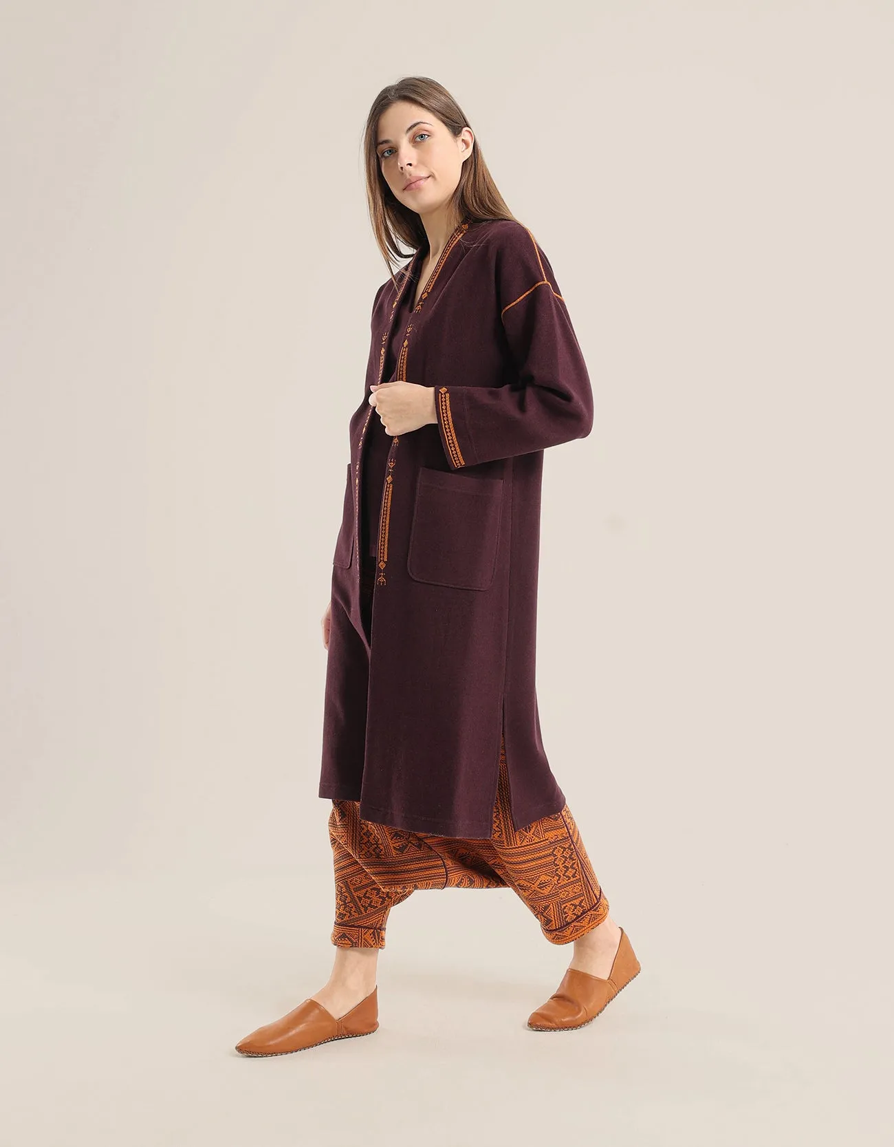 Long sleeves short jacket with embroidery on the front and sleeves
