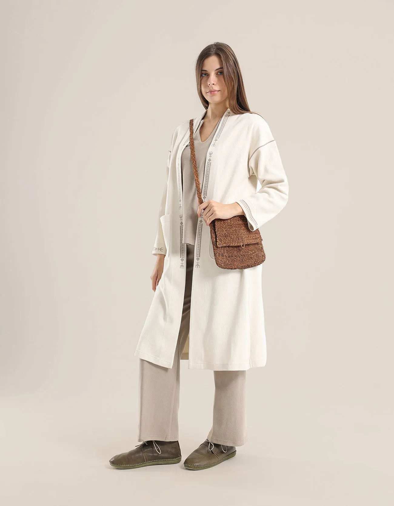 Long sleeves short jacket with embroidery on the front and sleeves