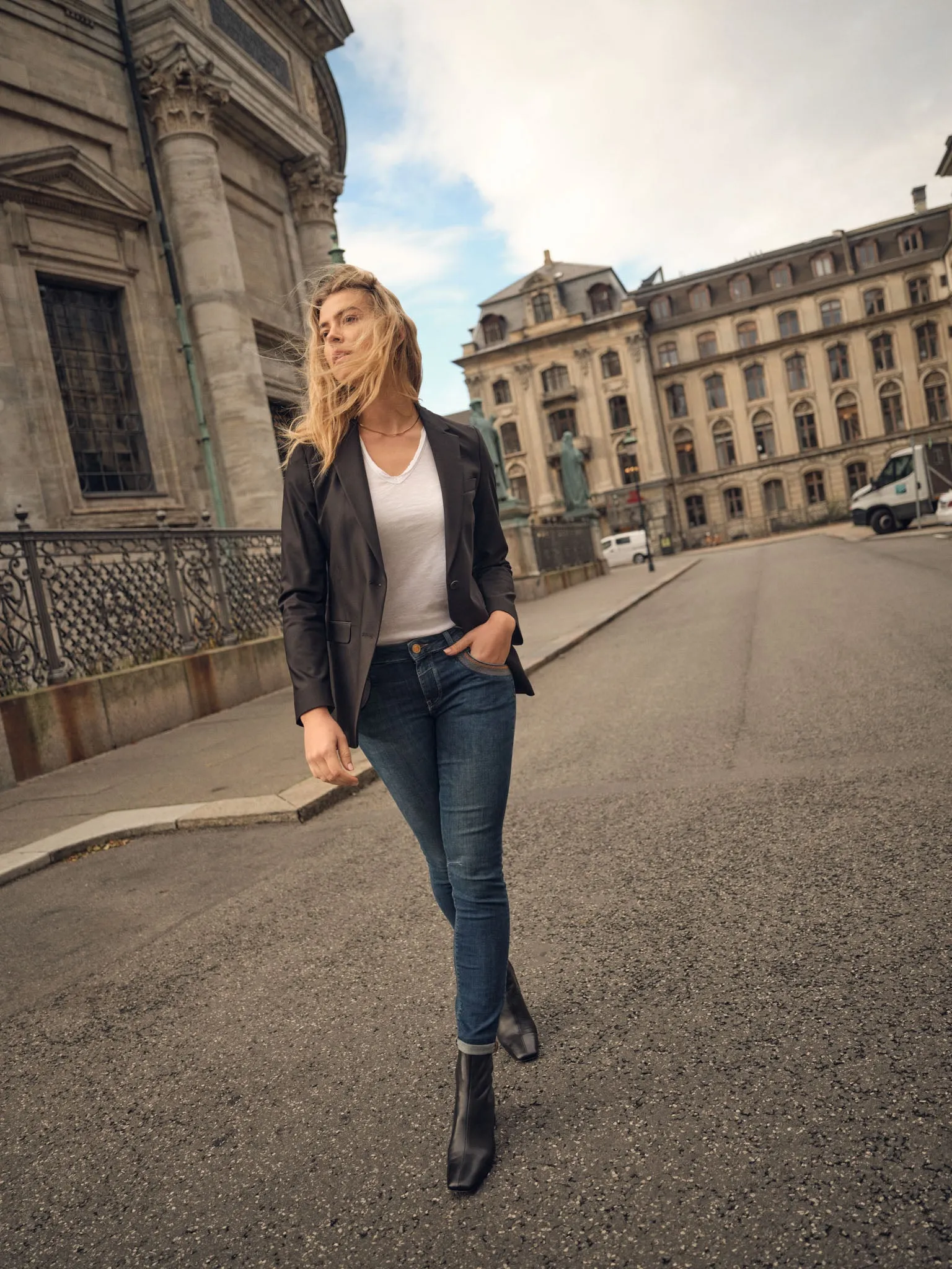 MMNaomi Shade Blue Jeans